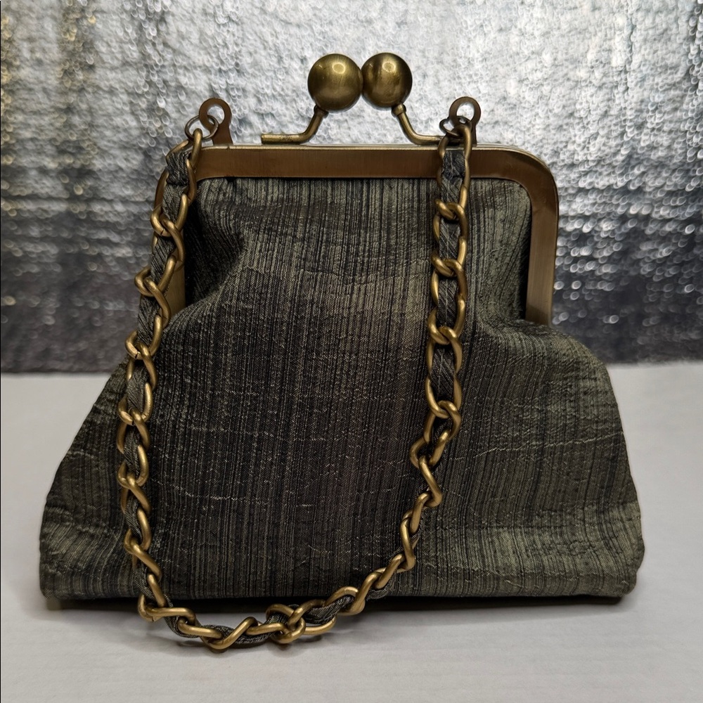 Vintage-Style Green Chain Framed Handbag